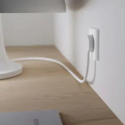 Flad stikprop | NORM K minimalistisk stikprop uden jord | Hvid