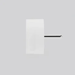 Flad stikprop | NORM K minimalistisk stikprop uden jord | Hvid