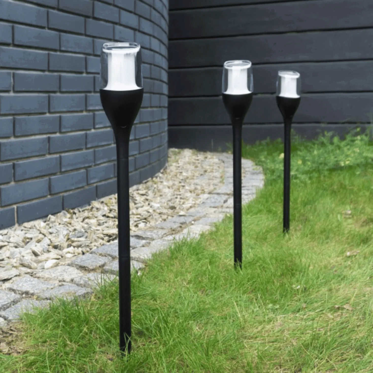 Solcelle på spyd | 4 stk. | Sort | Flammeeffekt | IP65